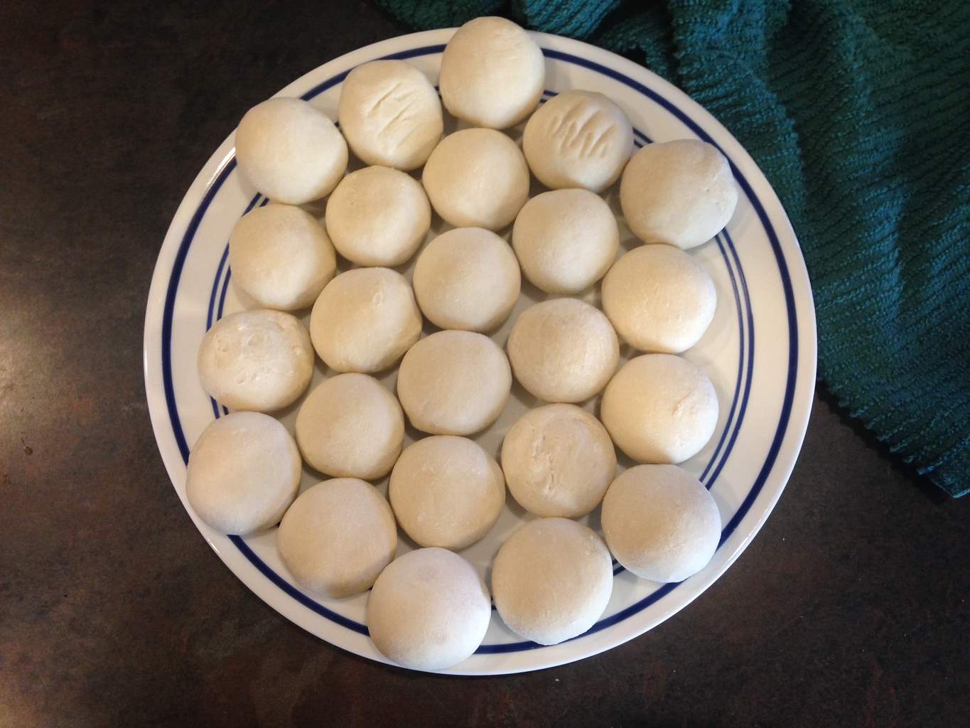 Frozen bread rolls