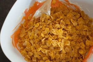 pumpkin-corn-flake-treat-process-flakes