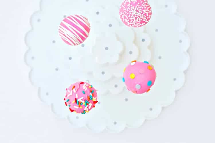 Learn the basics of making cake pops - decorate cake pops