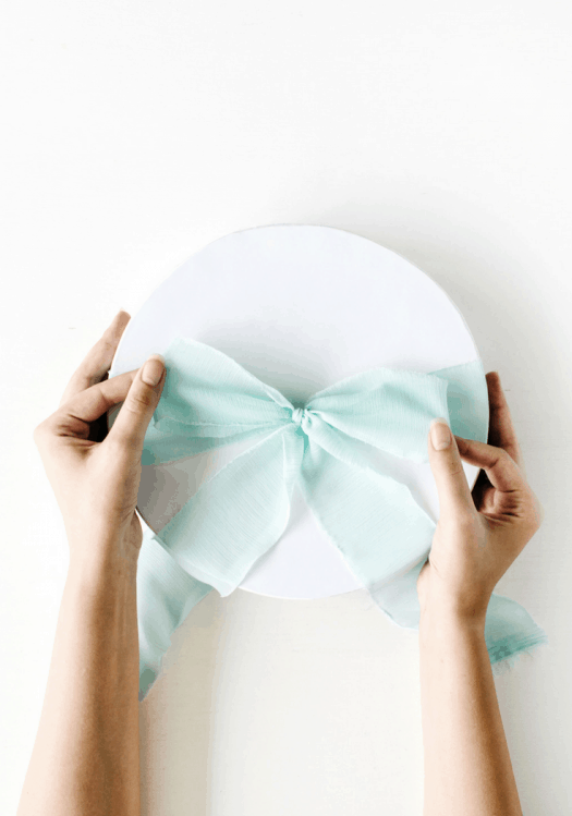 Holiday Gift Guide for Teal Lovers. Check out these holiday gift ideas for teal lovers. So may fun ideas for the special lady on your list. #giftguide #teallove