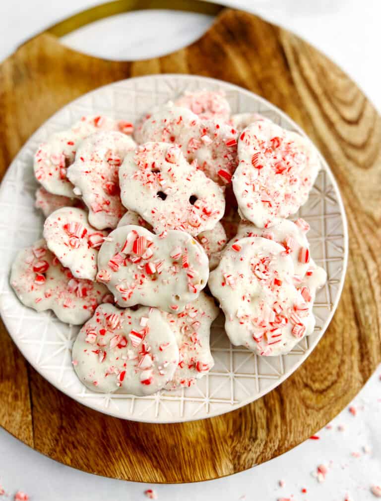 White Chocolate Peppermint Pretzel Crisps (Only 3 Ingredients!)