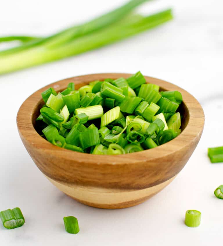 How to Cut Green Onions An Easy Guide (+Many Uses!)