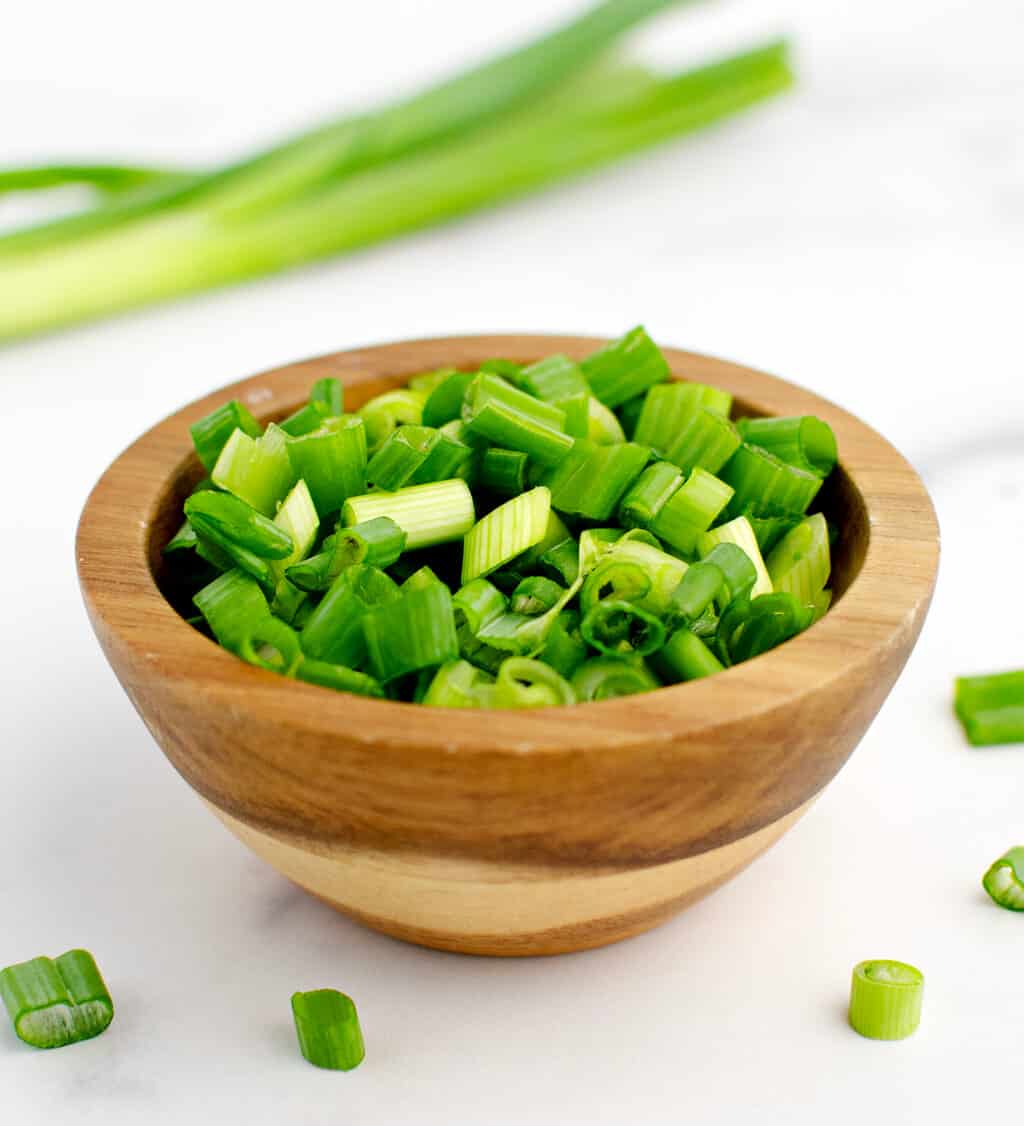 How to Cut Green Onions An Easy Guide (+Many Uses!)