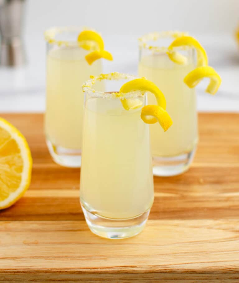 How to Make a Lemon Twist (to Garnish Drinks & Cocktails)