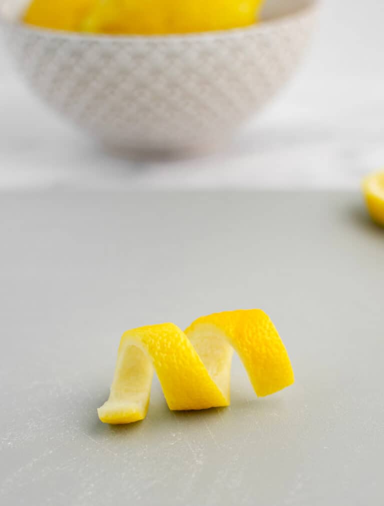 How to Make a Lemon Twist (to Garnish Drinks & Cocktails)