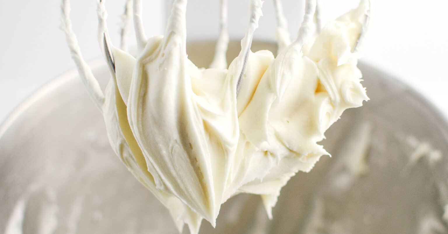 Easy Cream Cheese Frosting (4 Ingredients, 15 Minutes!)