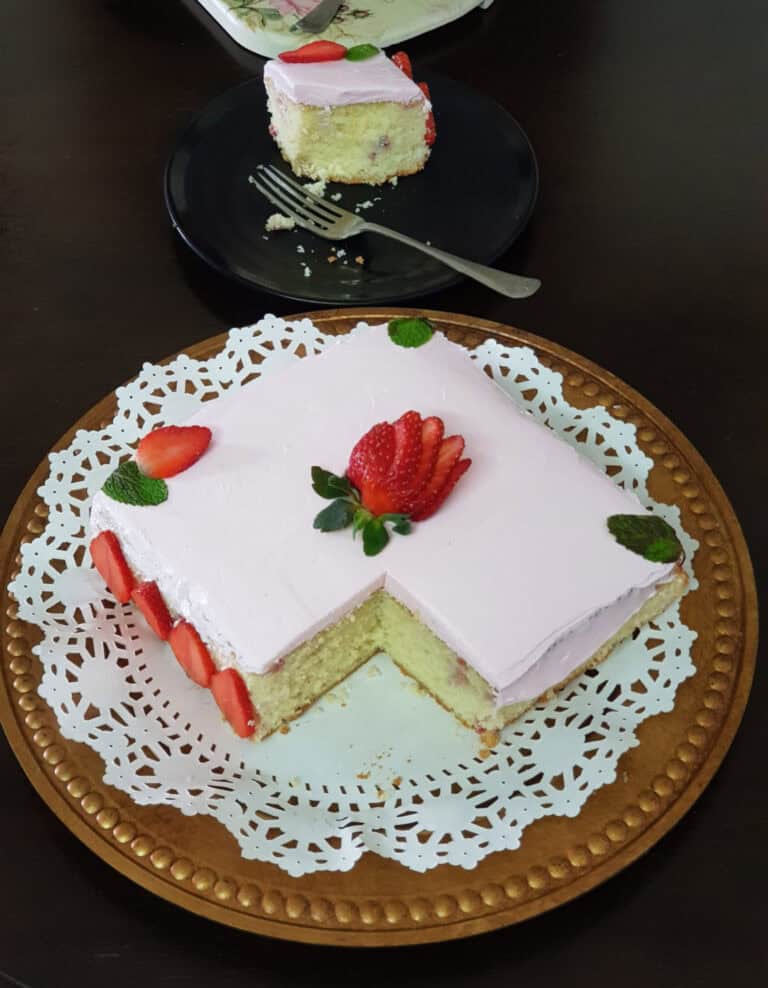 Fresh Strawberry Cake