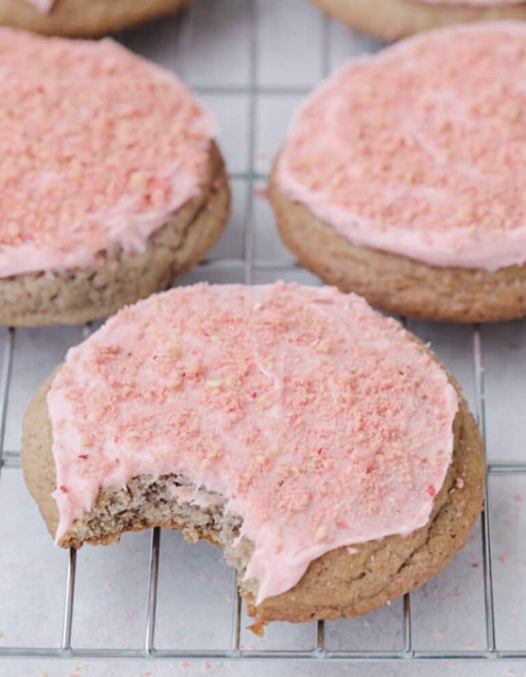 Strawberry Crunch Cookies