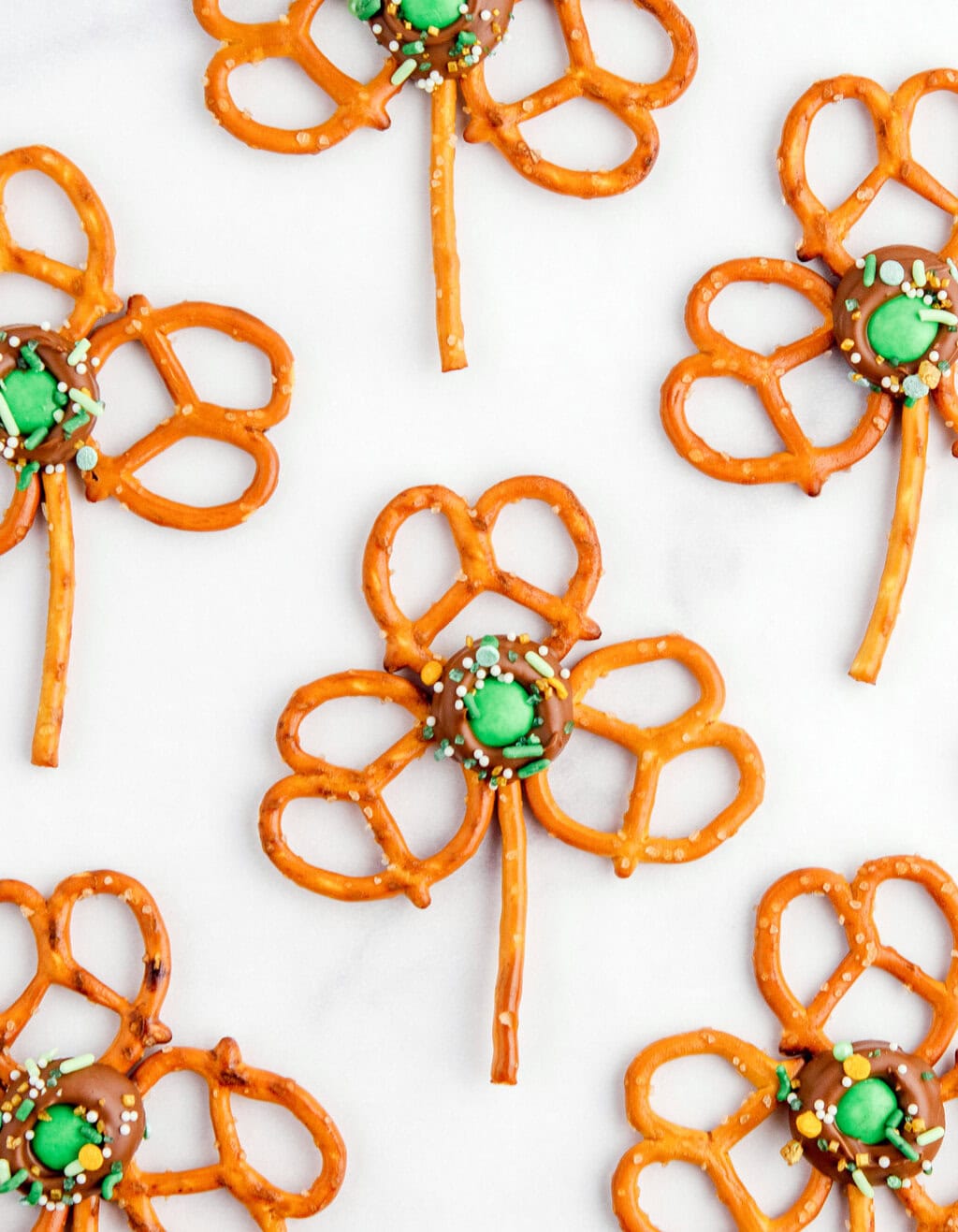Shamrock Pretzel Pops