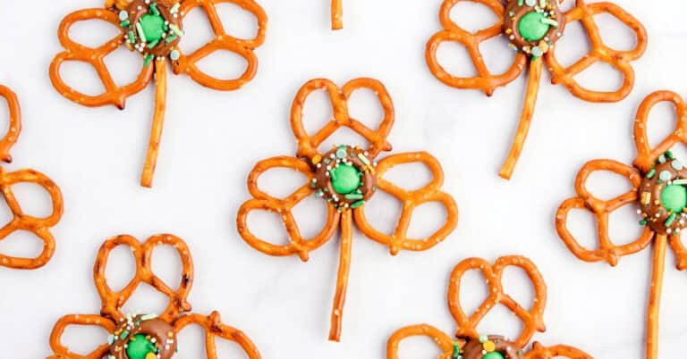 Shamrock Pretzel Pops