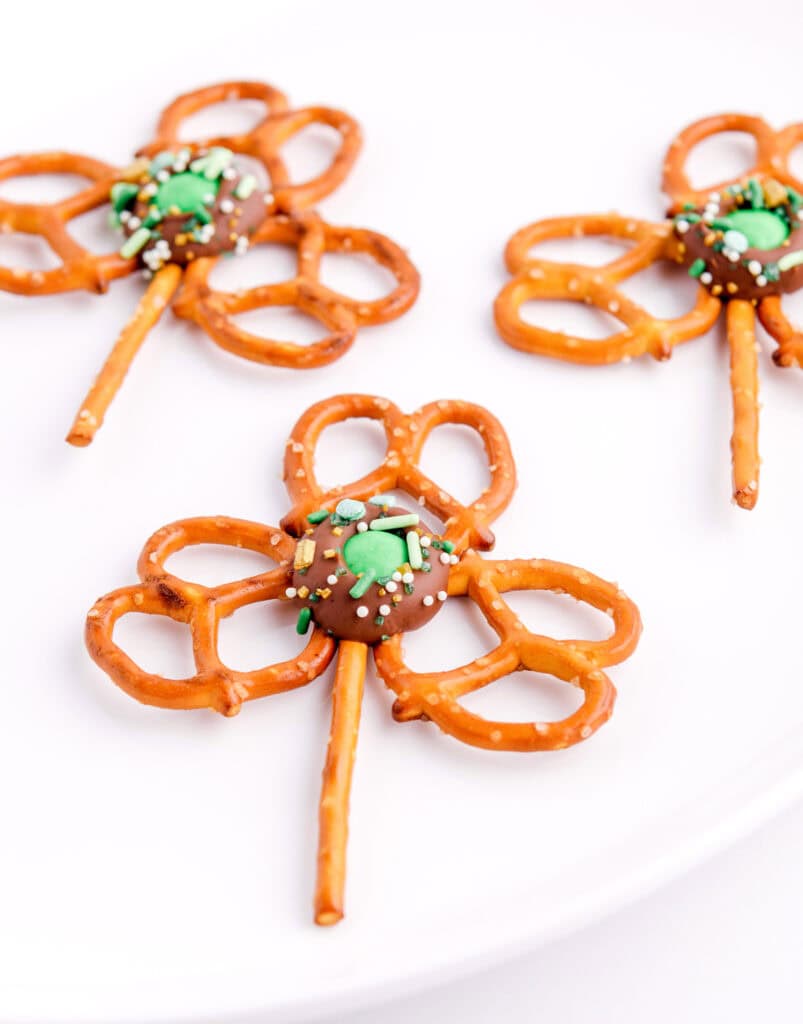 Three Shamrock Pretzel Pops